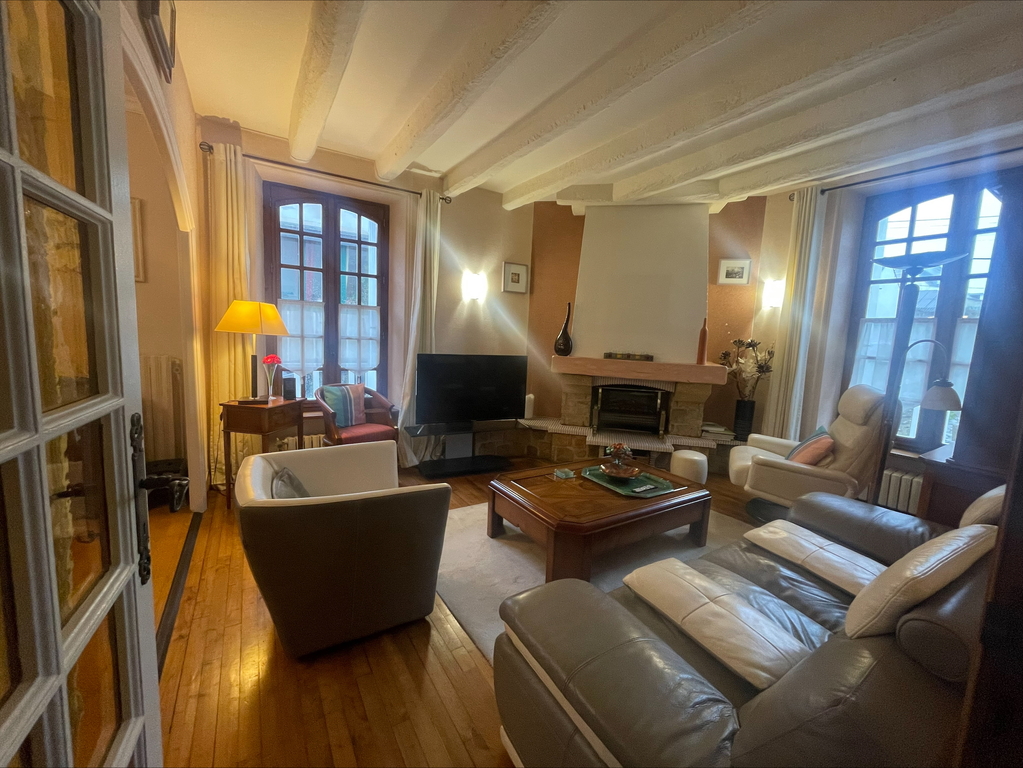 Douarnenez-Tréboul – Elégance & Volumes pour cette Maison de 145m² avec Jardin & Garage