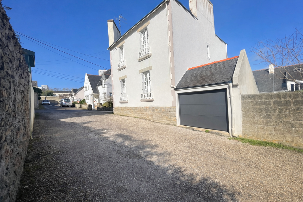 Douarnenez-Tréboul – Elégance & Volumes pour cette Maison de 145m² avec Jardin & Garage
