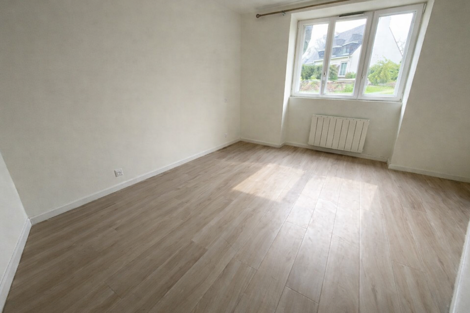 Exclusivité Agence, Quimper 10 mn, Rentabilité Immédiate Pour Immeuble Rénové de Rapport ( 6 Appartements )