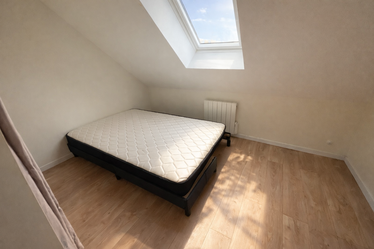 Exclusivité Agence, Quimper 10 mn, Rentabilité Immédiate Pour Immeuble Rénové de Rapport ( 6 Appartements )