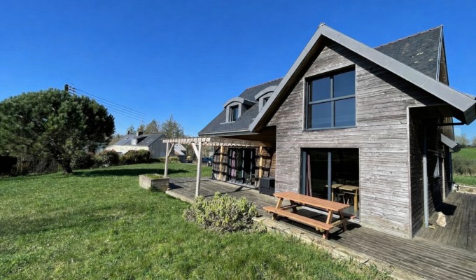 Elliant, Maison à Ossature Bois (Construction de 2013) avec Garage & Terrain de 2200m2.