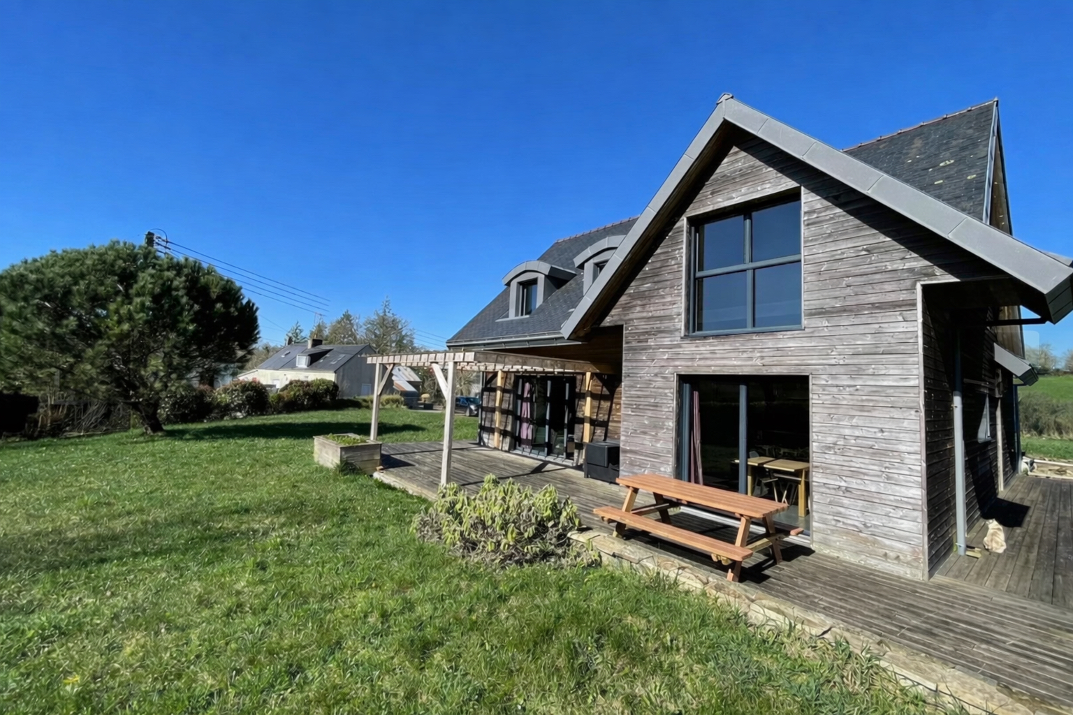 Elliant, Maison à Ossature Bois (Construction de 2013) avec Garage & Terrain de 2200m2.