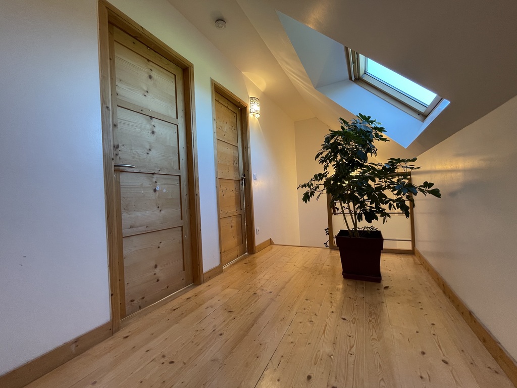 Elliant, Maison à Ossature Bois (Construction de 2013) avec Garage & Terrain de 2200m2.