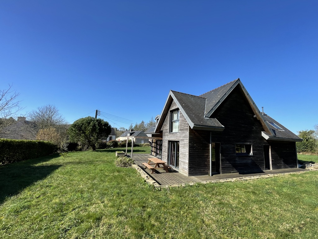 Elliant, Maison à Ossature Bois (Construction de 2013) avec Garage & Terrain de 2200m2.