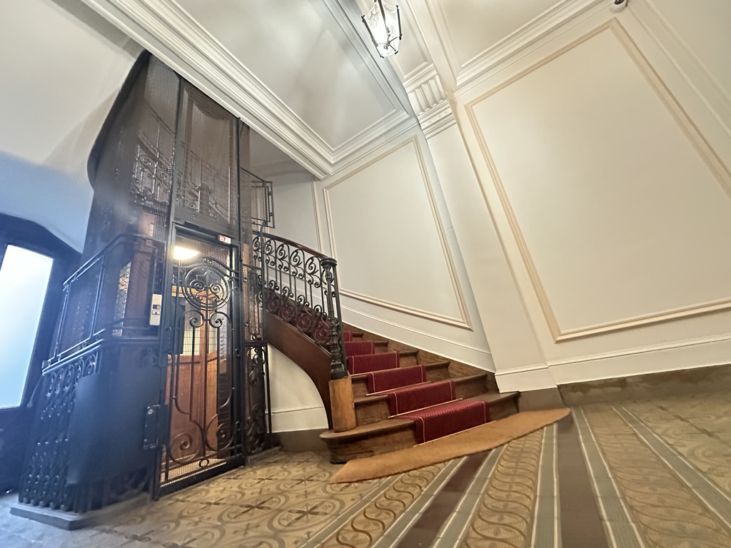 Au Coeur de Lille, Appartement bourgeois de 166m²  avec Cave & Parking Sécurisé