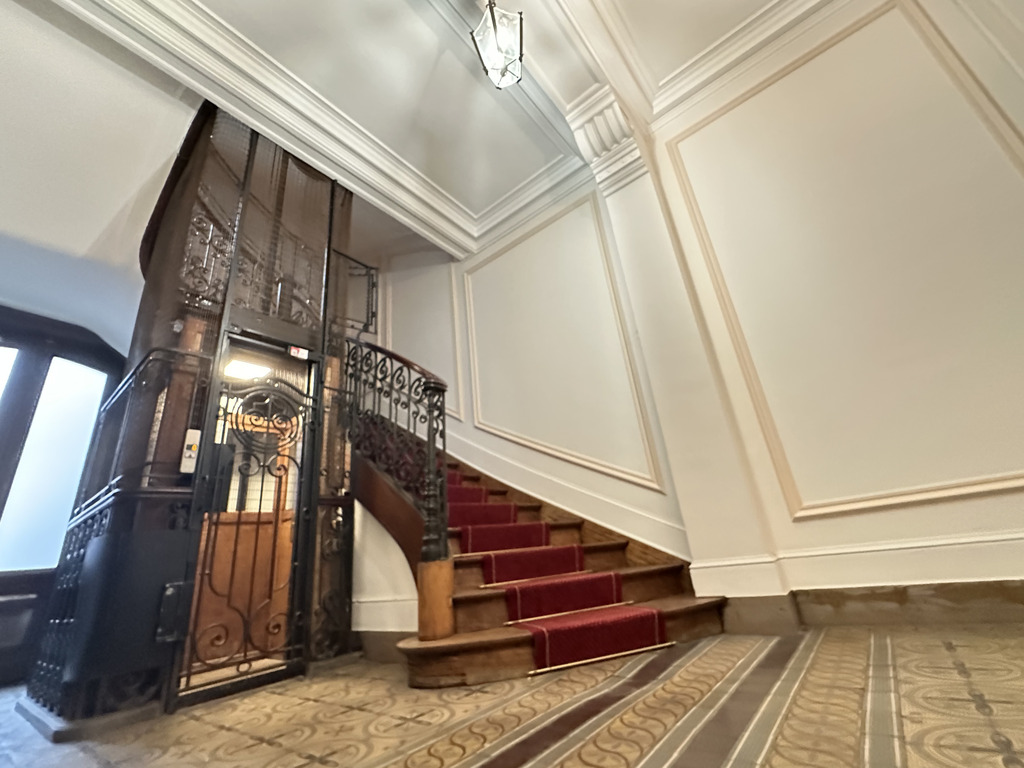 Au Coeur de Lille, Appartement bourgeois de 166m²  avec Cave & Parking Sécurisé