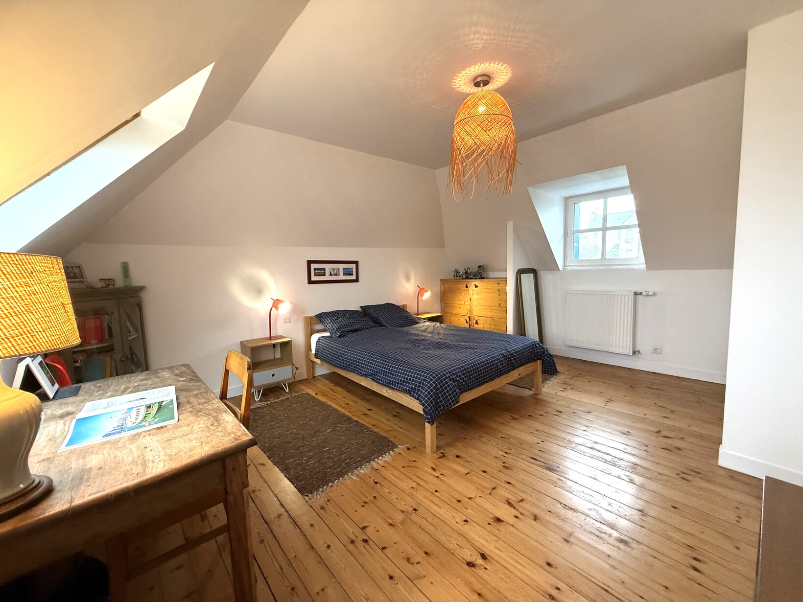 Audierne – Maison des Années 30 Entièrement Rénovée avec Vue Imprenable sur le Port d’Audierne