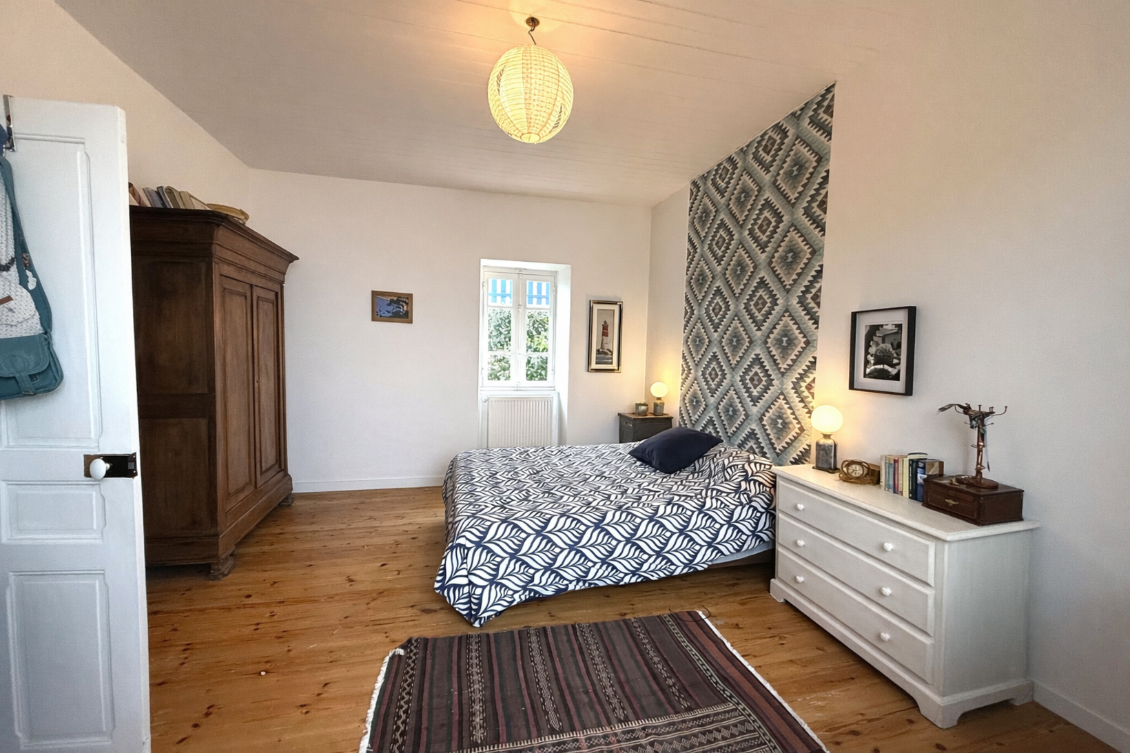 Audierne – Maison des Années 30 Entièrement Rénovée avec Vue Imprenable sur le Port d’Audierne