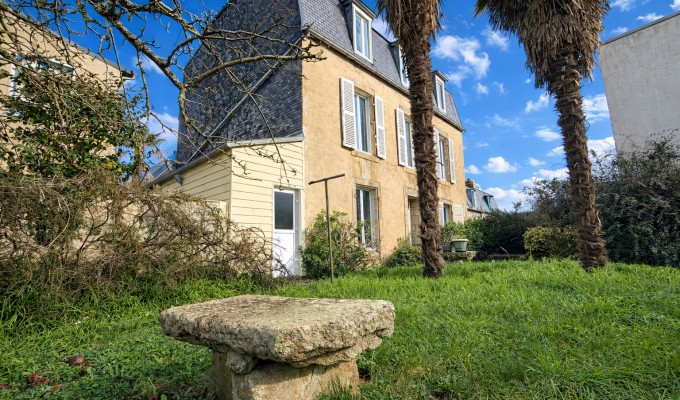 Quimper Centre Ville. Cacher pour mieux se Révéler pour Vaste Maison de Ville (200 m²) avec Jardin