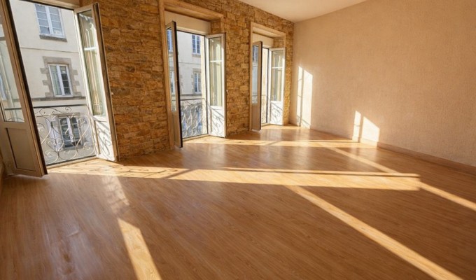 Quimper Centre Ville dans un Immeuble de Charme. Appartement T3 à Rénover avec Parking