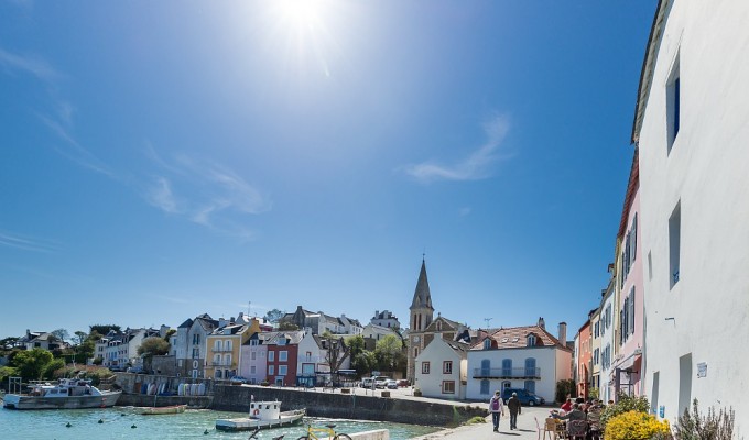 Belle-Île “Le Palais” Maison Rénovée au Calme avec Jardin Arboré Proche Port & Plages