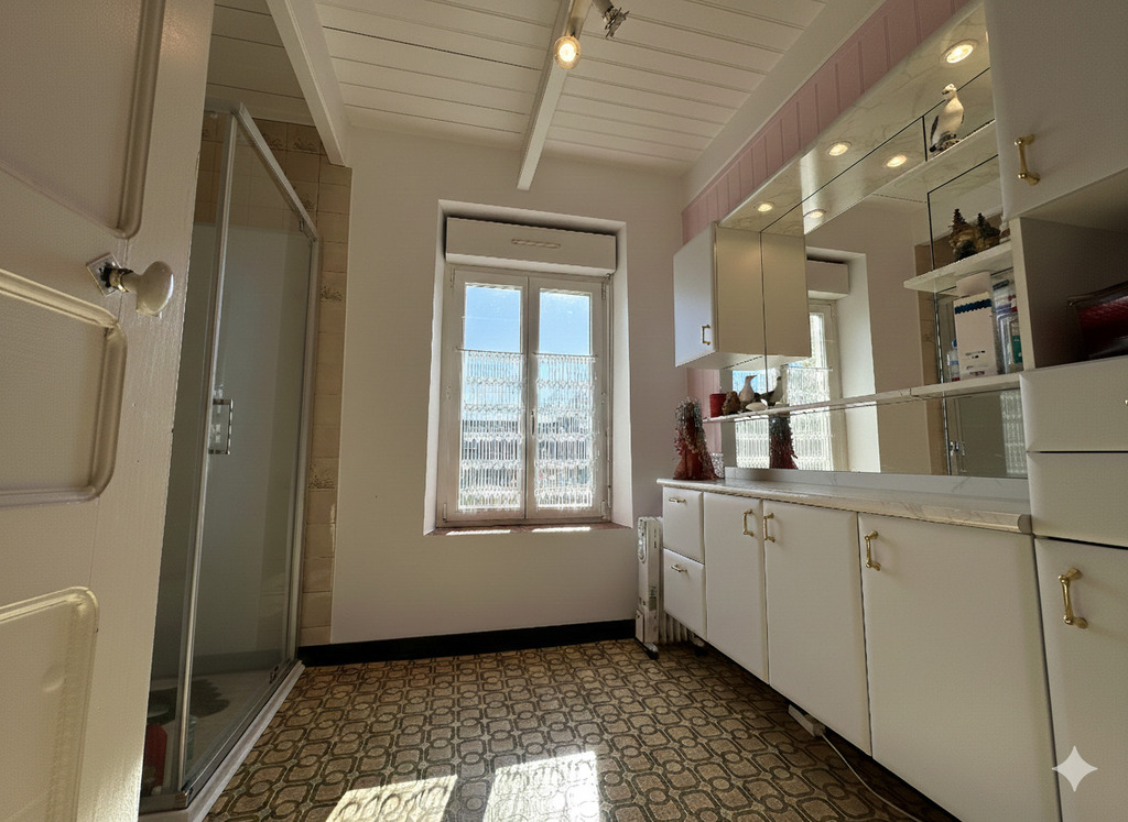 Bannalec, Authentique Maison de 1908 avec Dépendance sur un Terrain de 800m². Proche Commerces & Ecoles