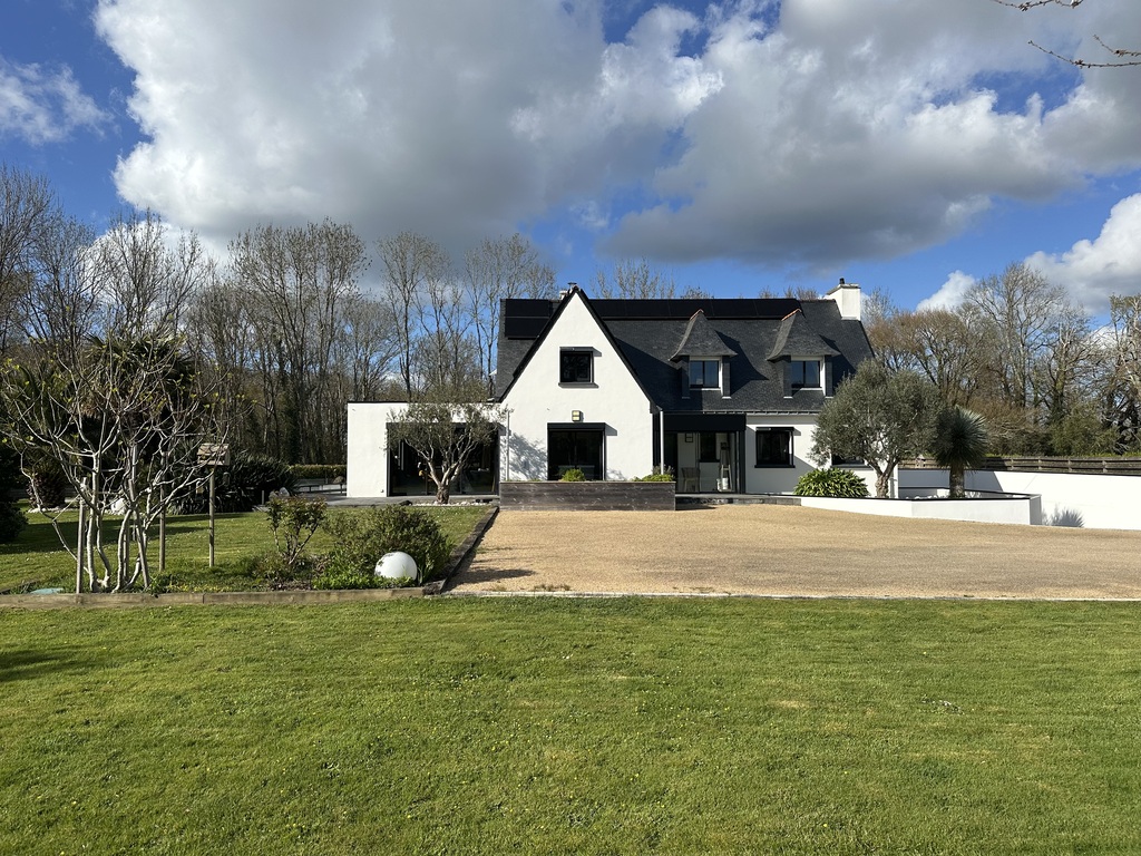 Clohars-Carnoët, Élégante & Lumineuse Contemporaine de 183m² Habitable avec Piscine