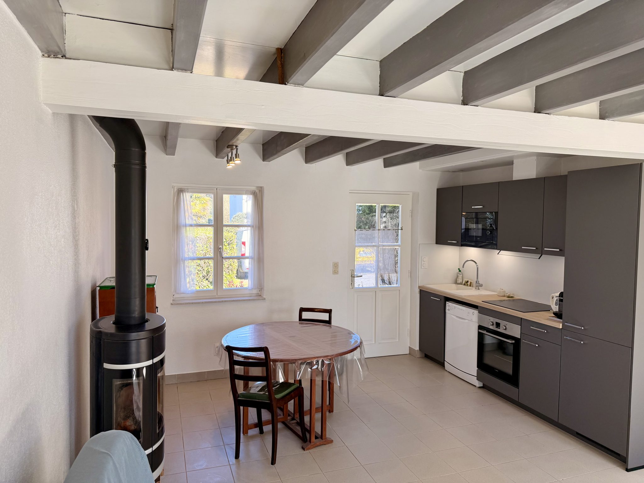 Belle-Île “Le Palais” Maison Rénovée au Calme avec Jardin Arboré Proche Port & Plages