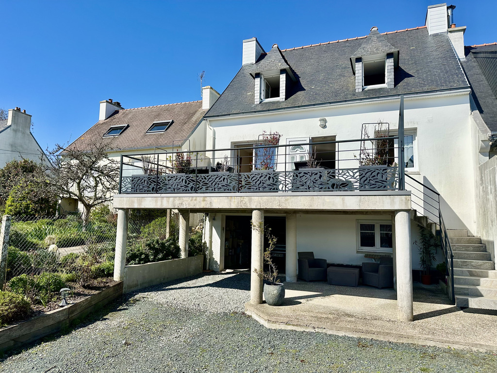 Audierne, Quartier Recherché – Maison 1993 sur Sous Sol & Terrasse Plein Sud