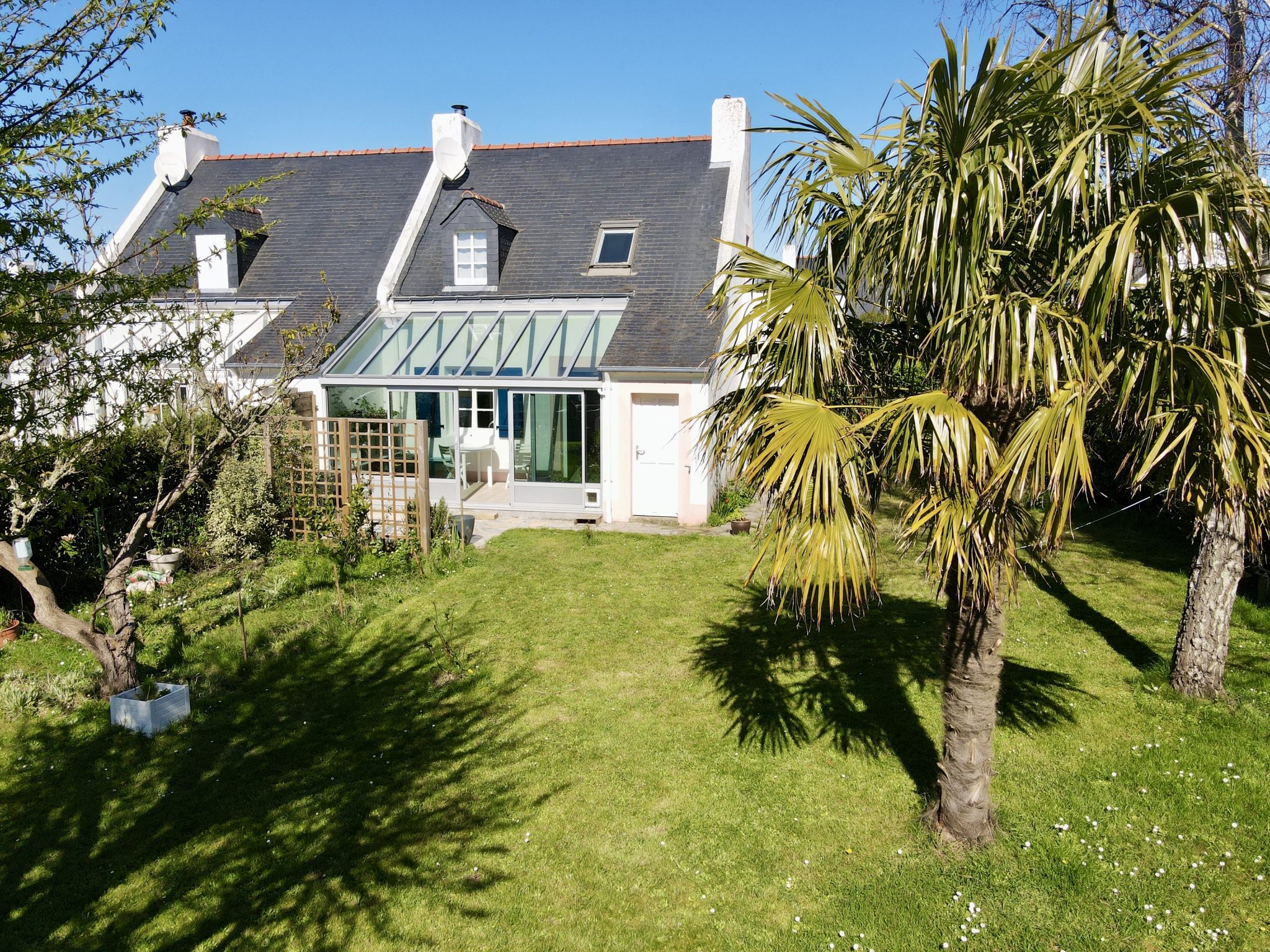 Belle-Île “Le Palais” Maison Rénovée au Calme avec Jardin Arboré Proche Port & Plages