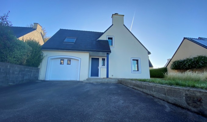 A Louer. Libre au 18 Mai 2026. Quimper, Quartier de Prat Ar Rouz, Maison de 105 m² avec Garage et Jardin