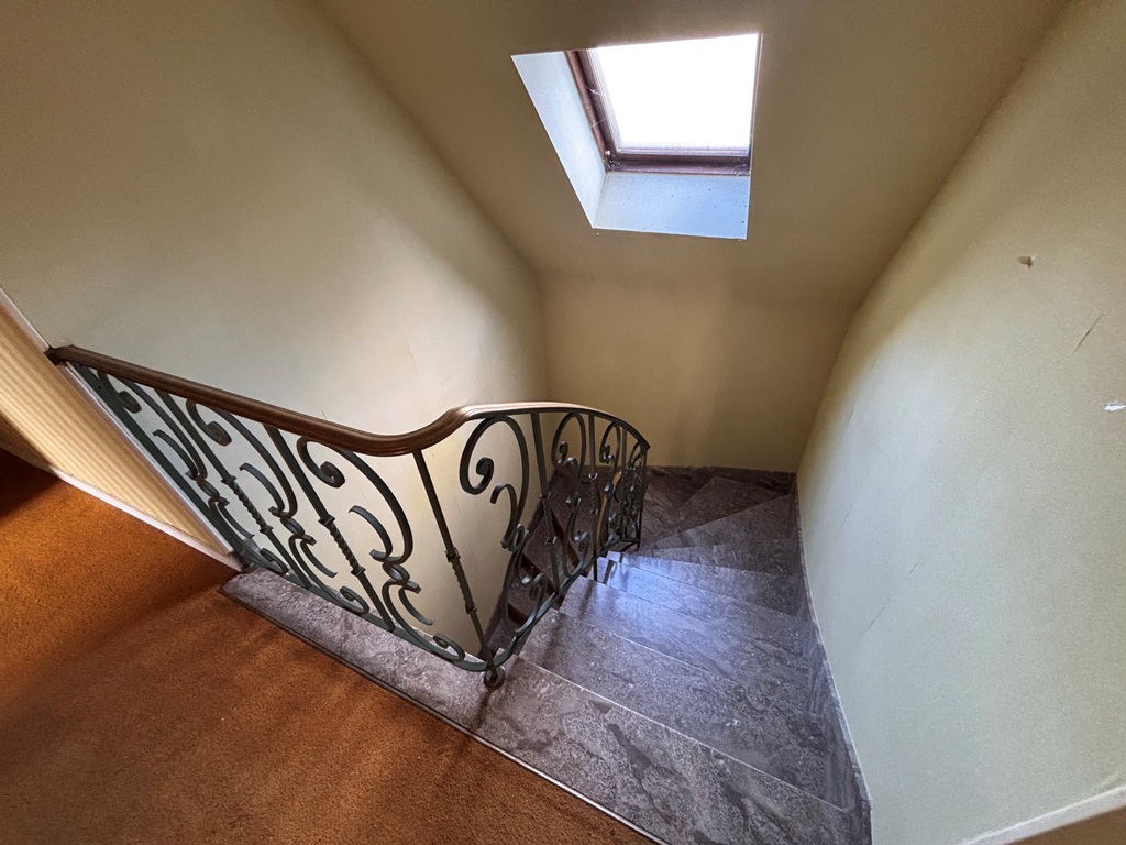 Quimper proche de la Ville, Vie De Plain Pied Pour Maison à Rénover avec 4000m² de Terrain.