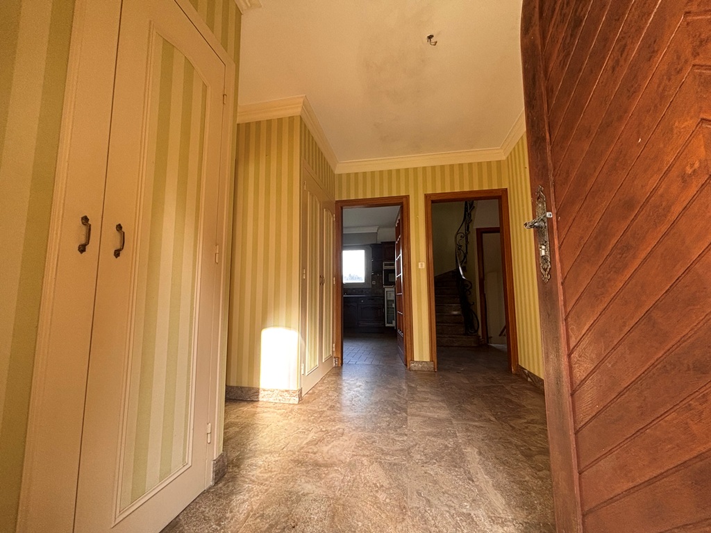 Quimper proche de la Ville, Vie De Plain Pied Pour Maison à Rénover avec 4000m² de Terrain.