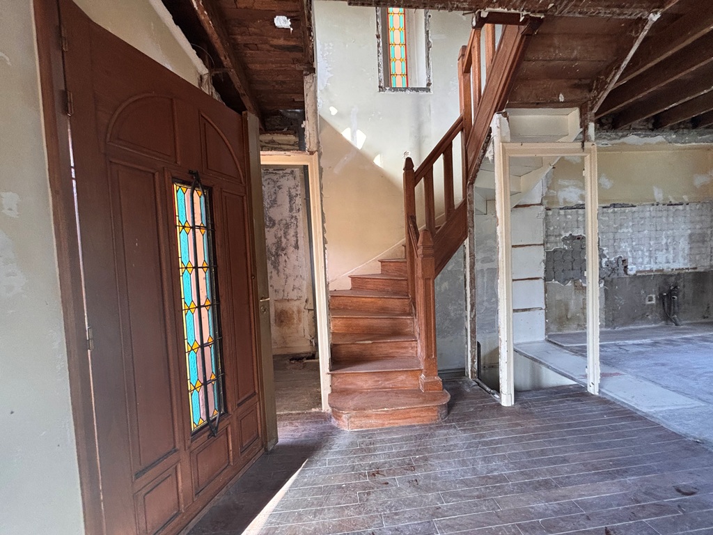 Quimper Centre Ville – L’Année 1930 avec Jardin Tant Recherchée dans un Quartier Prisé à Rénover.