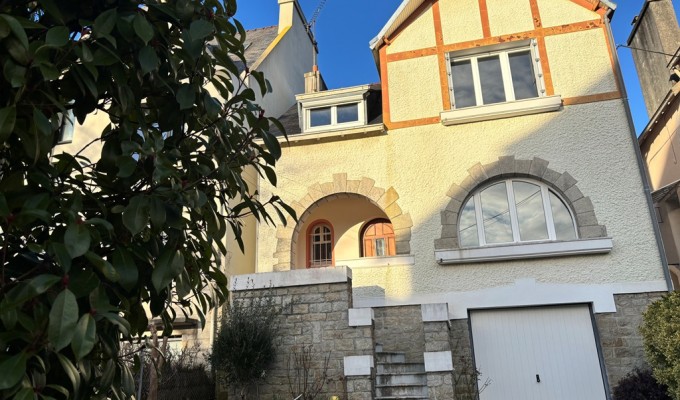 Quimper Centre Ville – L’Année 1930 avec Jardin Tant Recherchée dans un Quartier Prisé à Rénover.