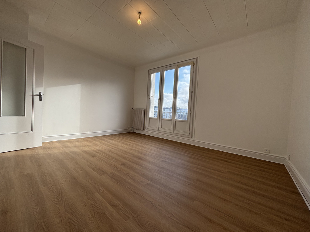 A Louer. Libre Immédiatement. Quimper, Quartier Saint-Marc, T2 de 41 m² avec Balcon