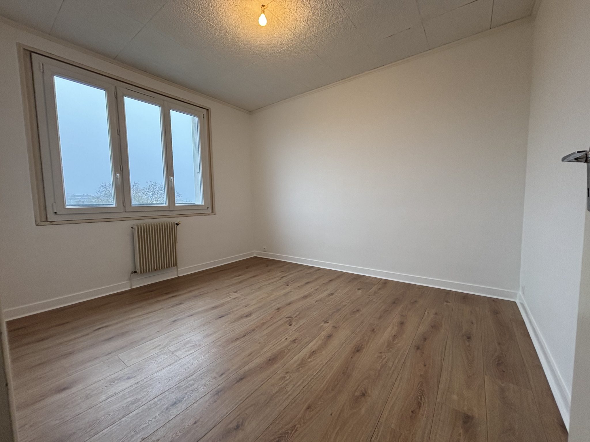 A Louer. Libre Immédiatement. Quimper, Quartier Saint-Marc, T2 de 41 m² avec Balcon