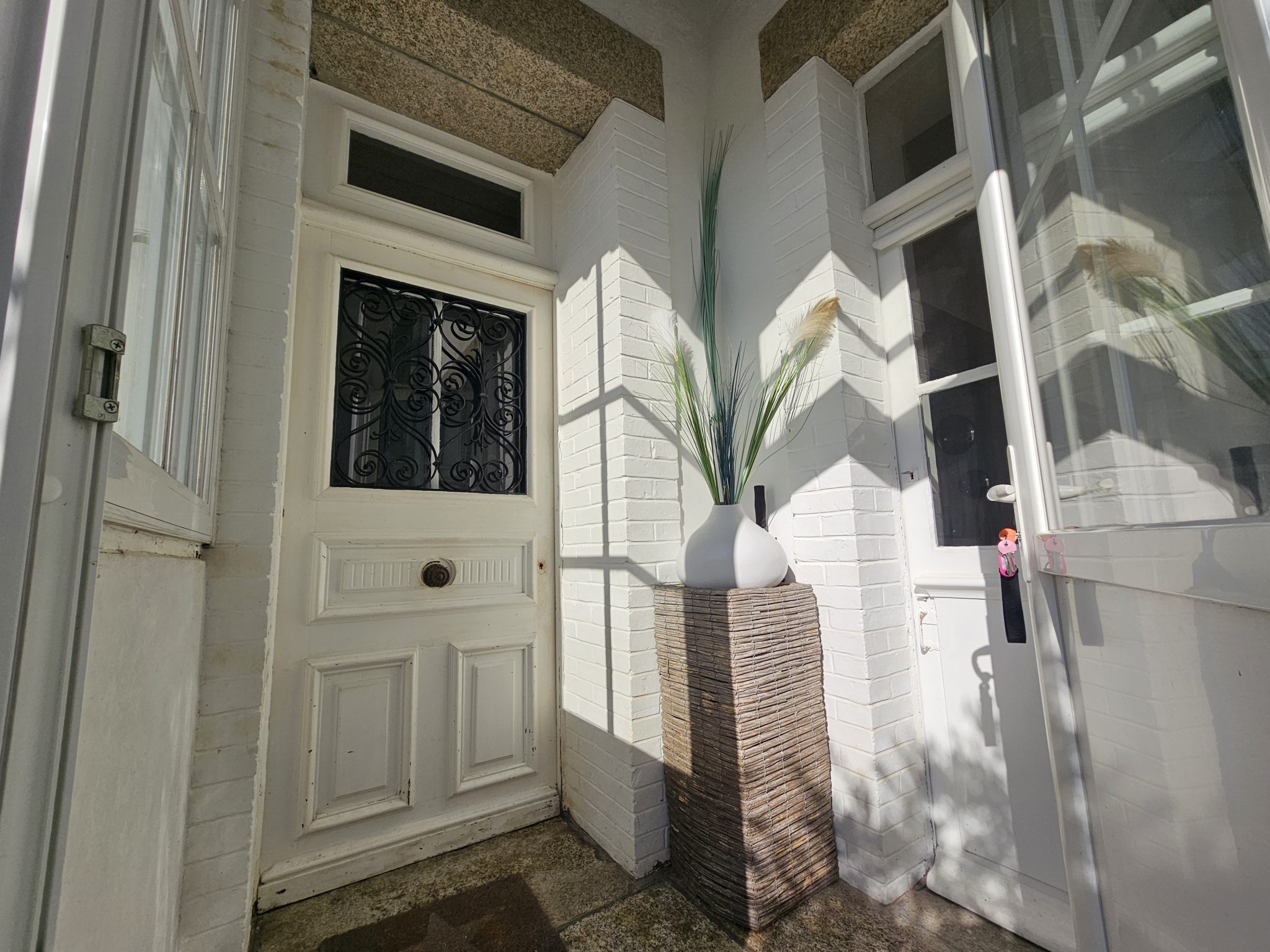 Concarneau, Au cœur du Centre Ville, Charmante Maison des Années 1930 avec Jardin Clos.