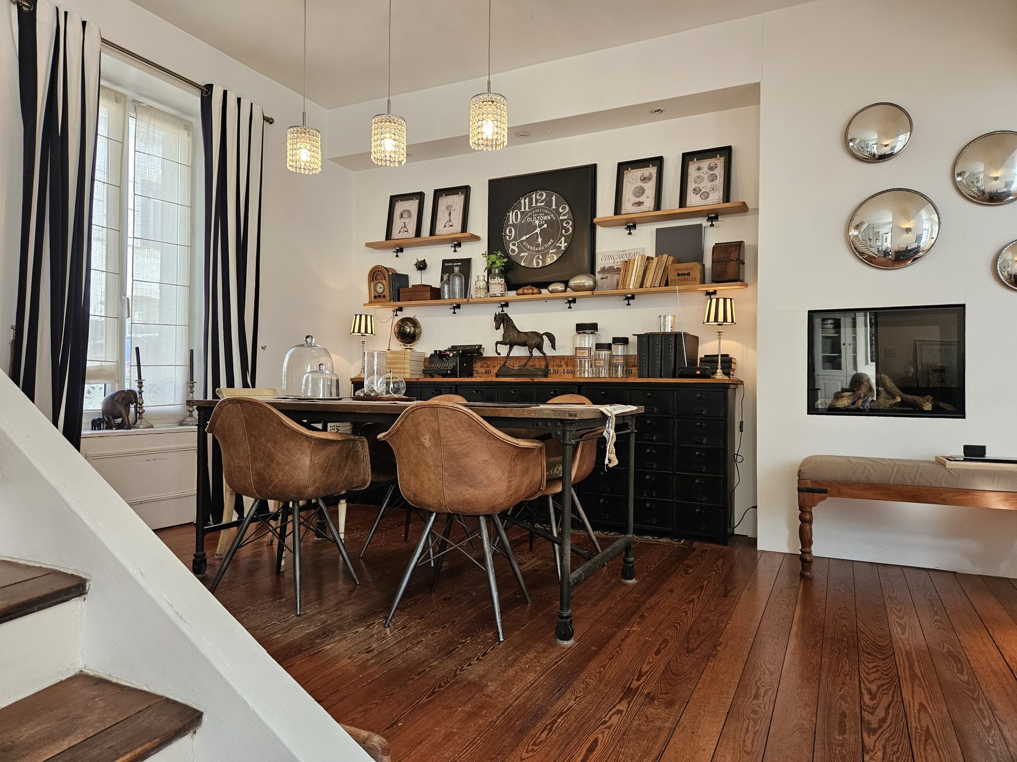 Concarneau, Au cœur du Centre Ville, Charmante Maison des Années 1930 avec Jardin Clos.