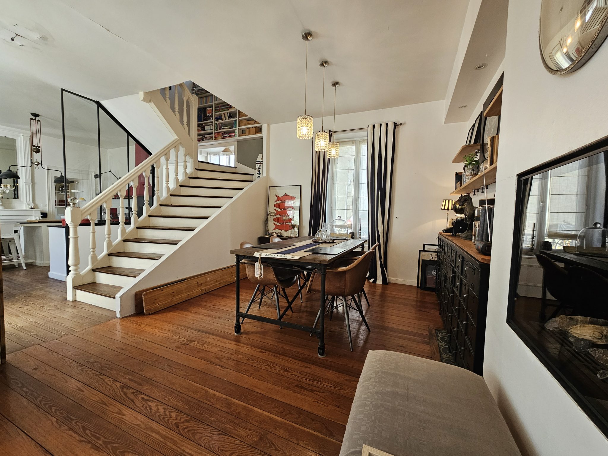 Concarneau, Au cœur du Centre Ville, Charmante Maison des Années 1930 avec Jardin Clos.