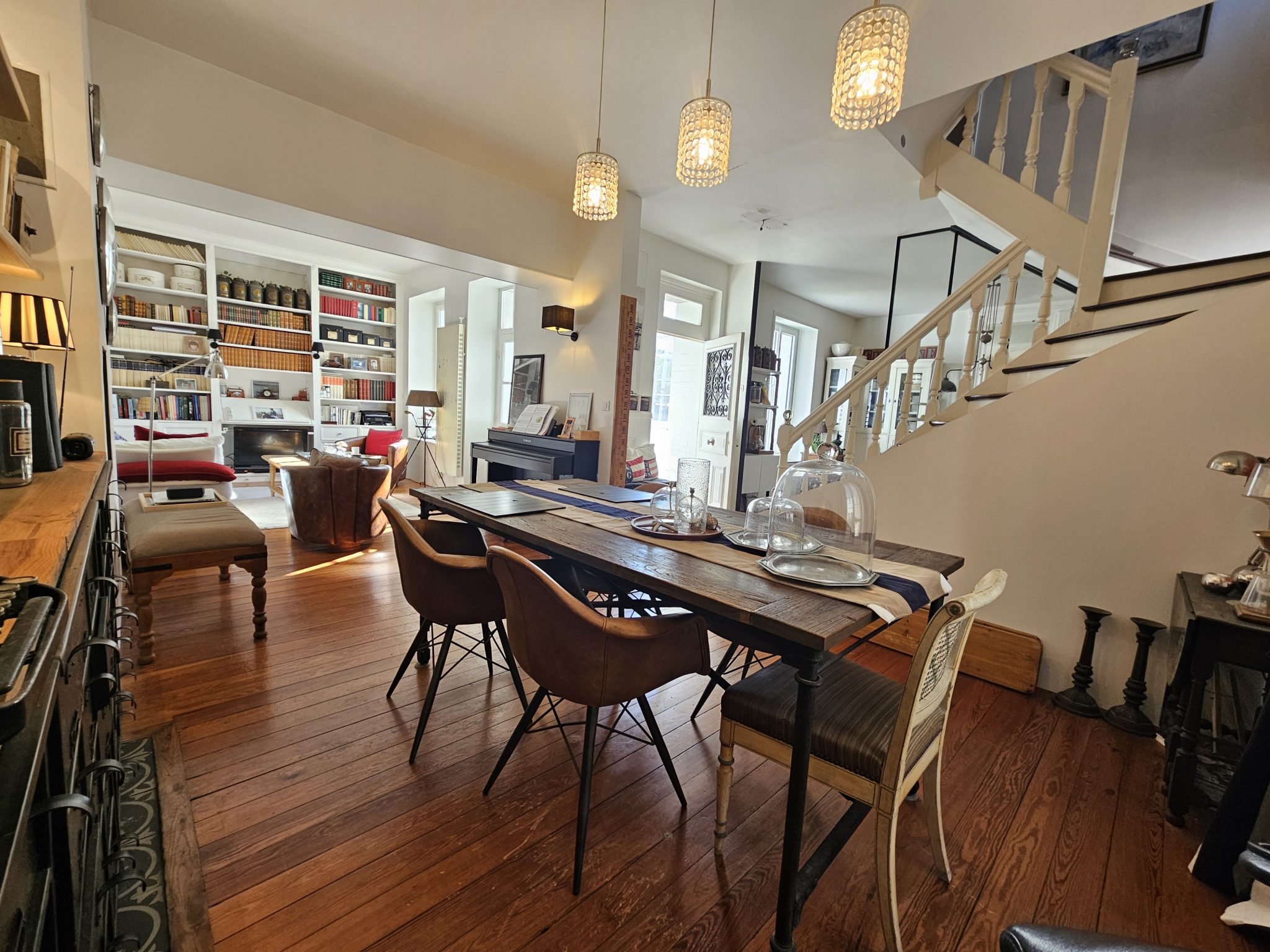 Concarneau, Au cœur du Centre Ville, Charmante Maison des Années 1930 avec Jardin Clos.