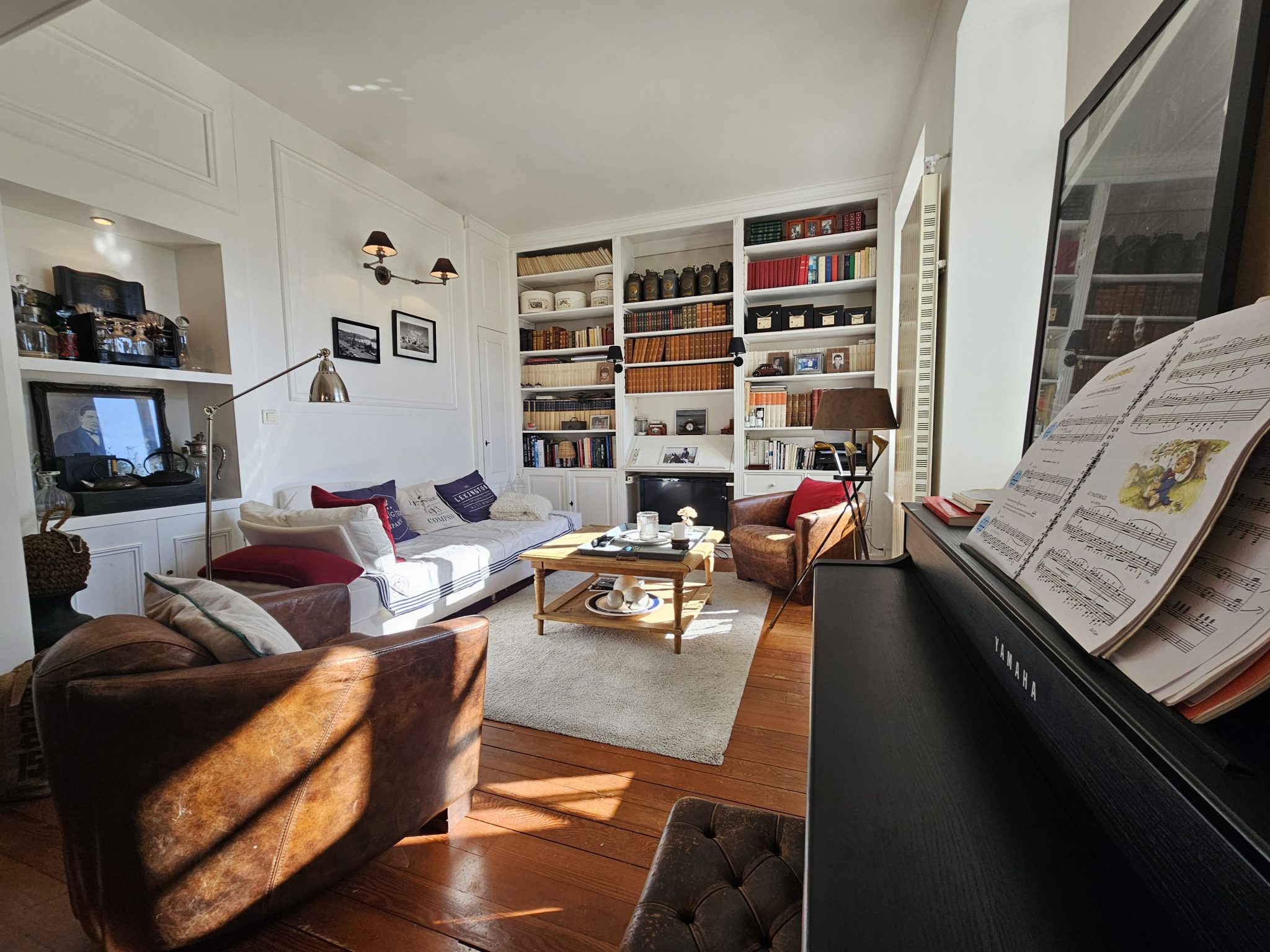 Concarneau, Au cœur du Centre Ville, Charmante Maison des Années 1930 avec Jardin Clos.