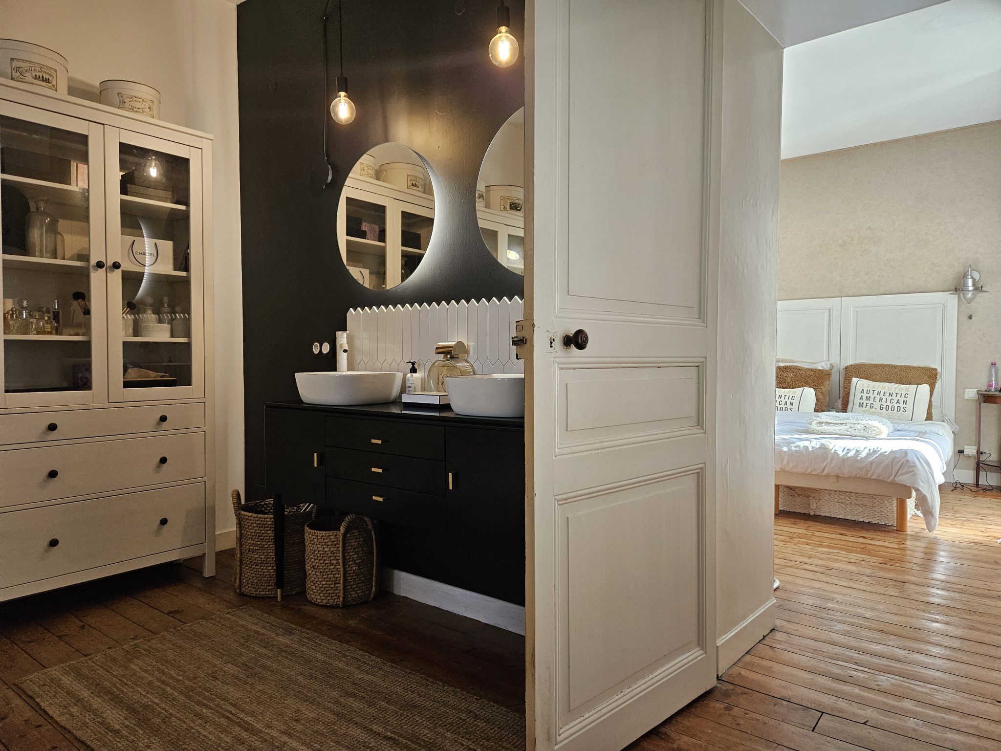 Concarneau, Au cœur du Centre Ville, Charmante Maison des Années 1930 avec Jardin Clos.