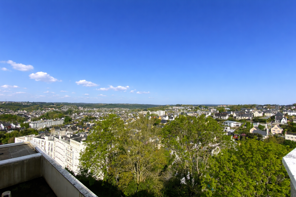 A LOUER. Libre au 13/04/2026. Quimper, Quartier Kerfeunteun, Appartement Meublé Avec Terrasse !