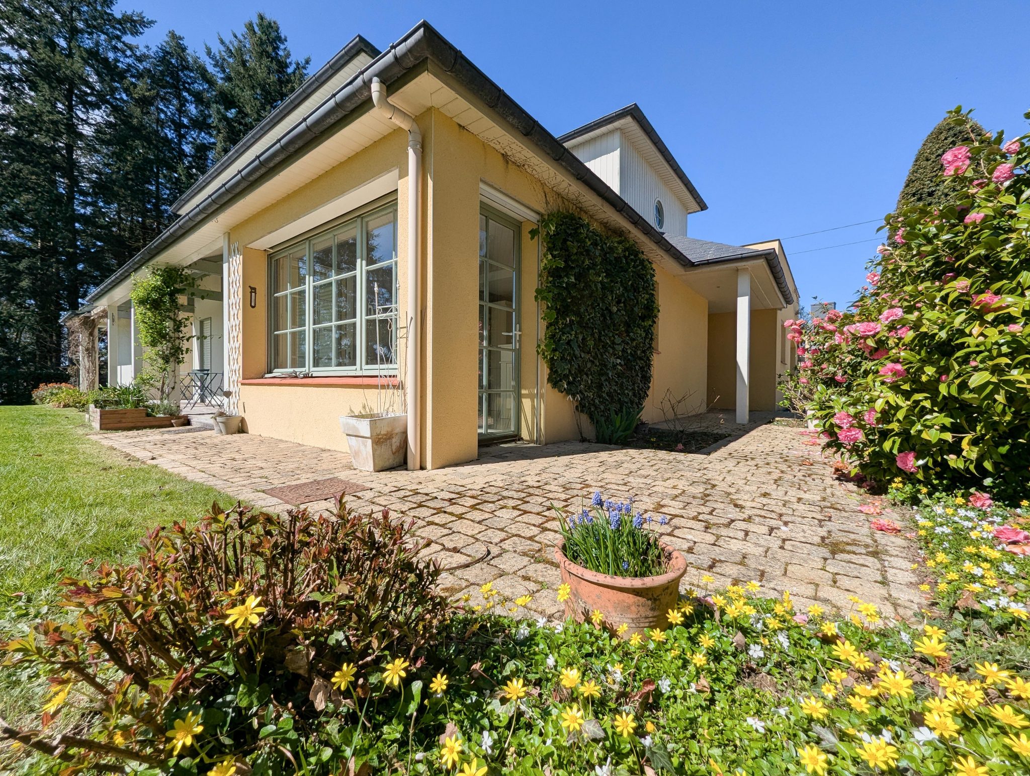 Ploërmel – L’Élégante & Singulière Maison de 220m² avec Piscine & Jardin de 1700m²