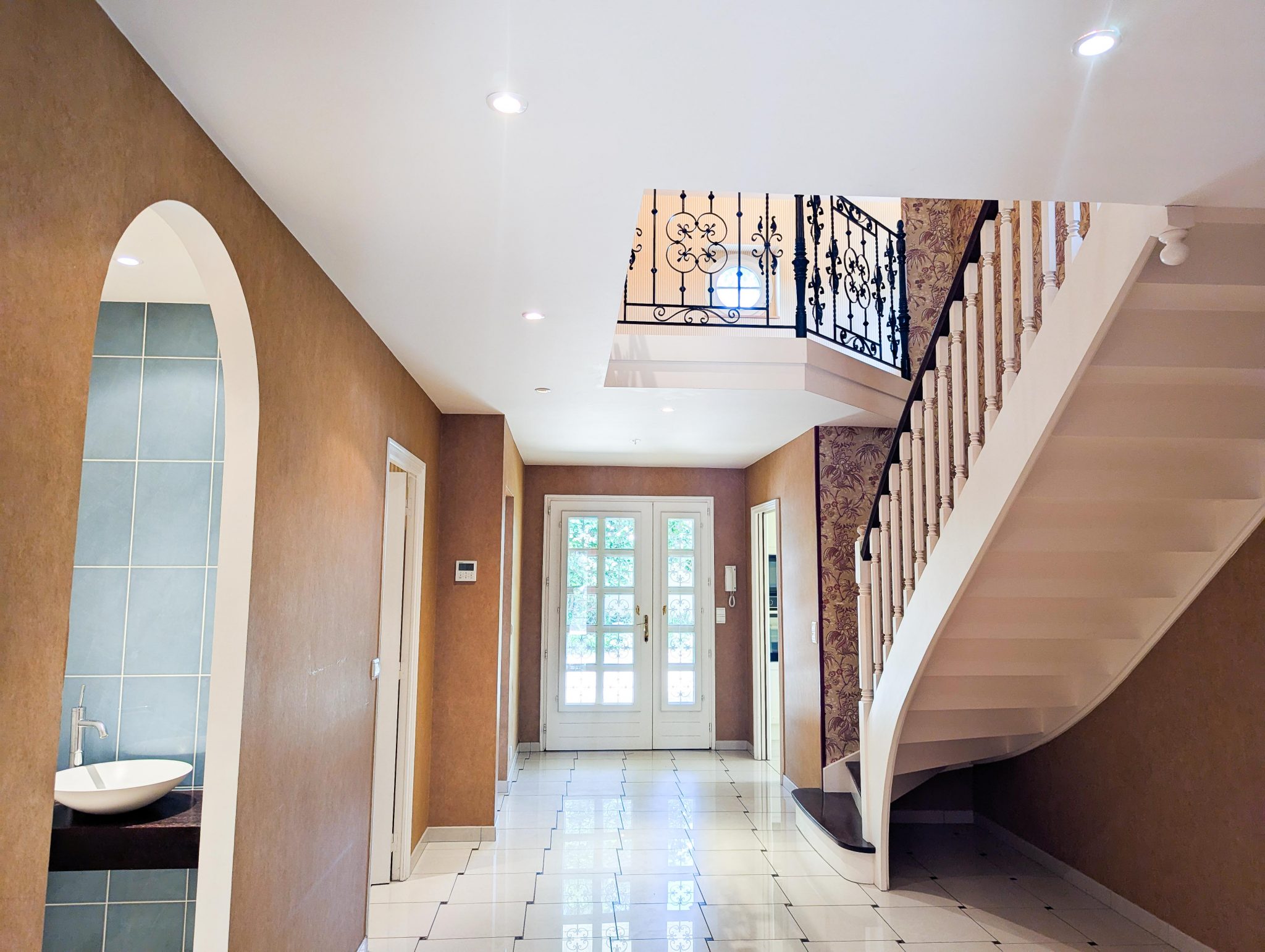 Ploërmel – L’Élégante & Singulière Maison de 220m² avec Piscine & Jardin de 1700m²