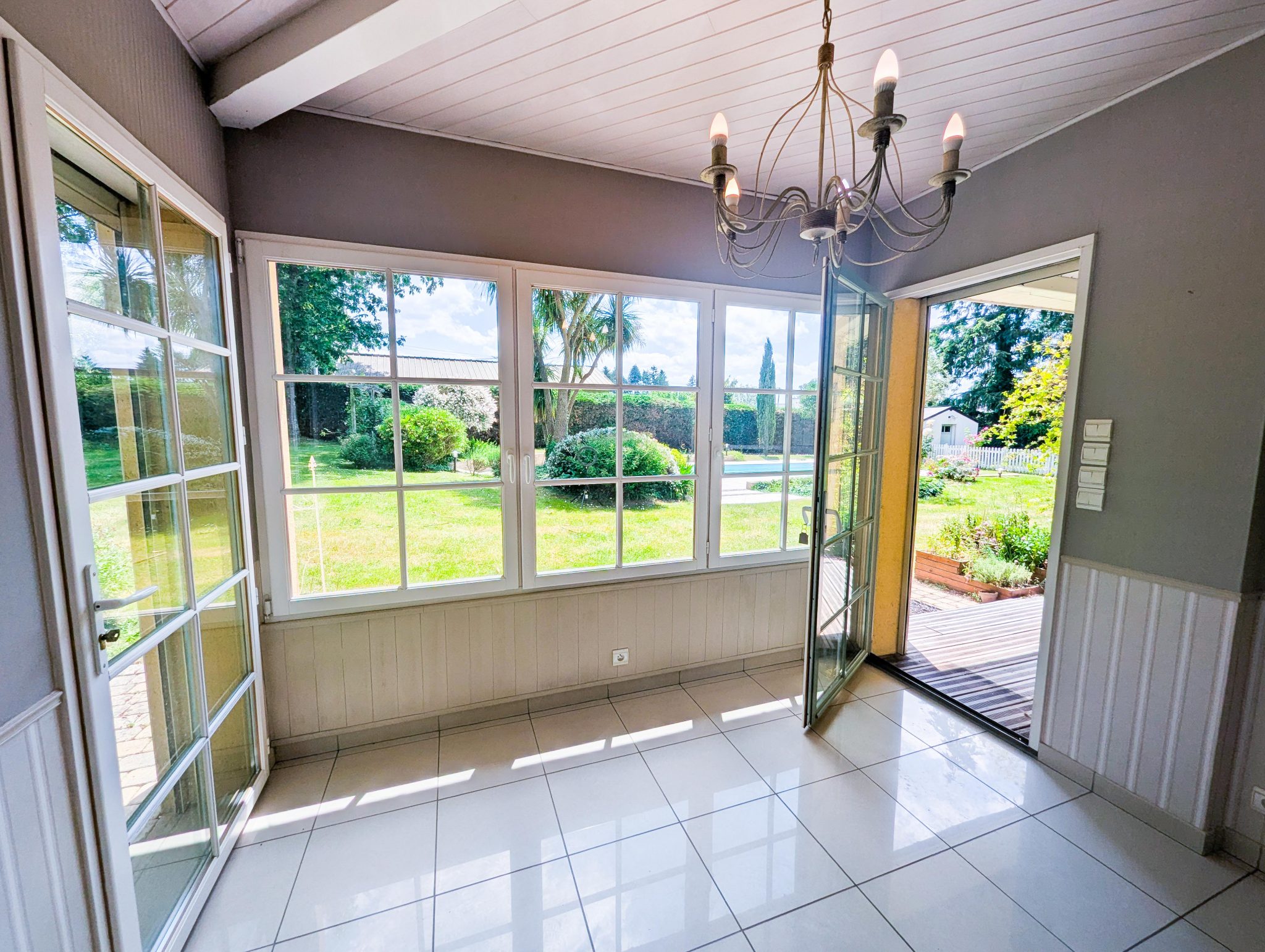 Ploërmel – L’Élégante & Singulière Maison de 220m² avec Piscine & Jardin de 1700m²