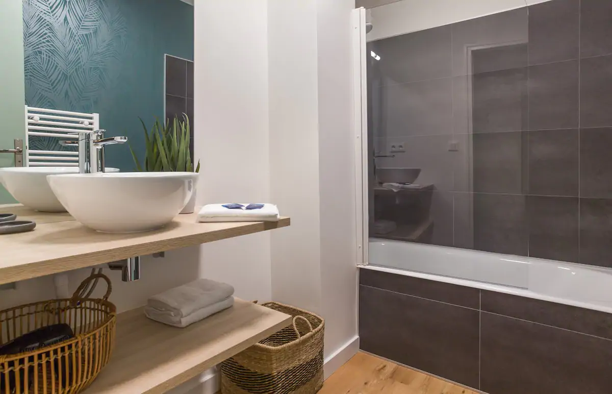 Quiberon Presqu’île – Ensemble Locatif Soigné de 4 Appartements, Esprit Bord de Mer & Activité Clé en Main