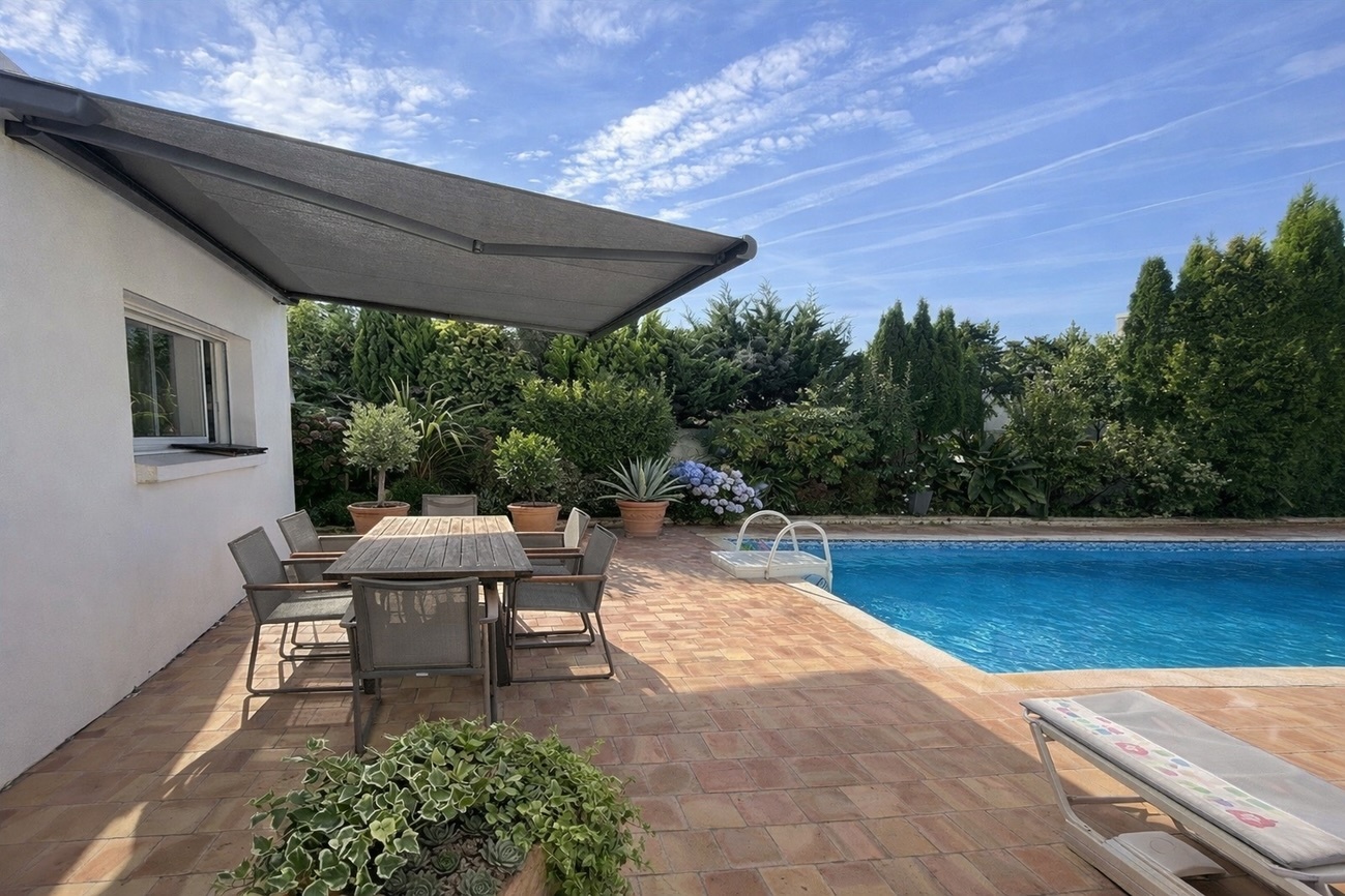 Ploemeur  – Contemporaine (137m²) Avec Piscine & Garage A Quelques Coup de pédales Des Plages du Perello