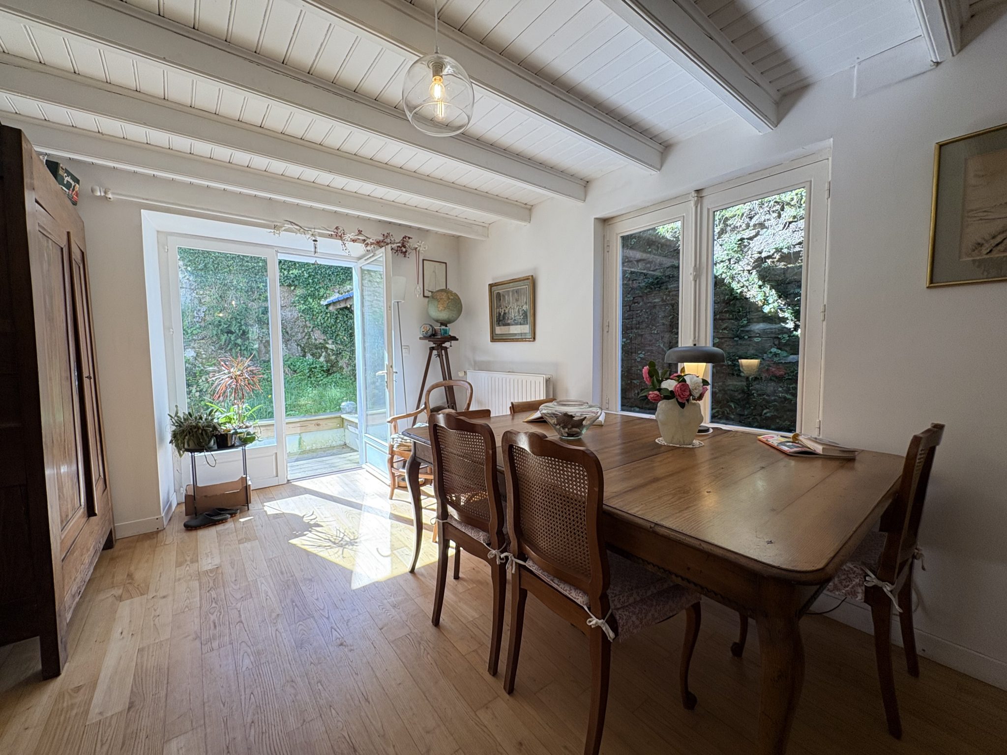 Au Coeur du Centre-Ville de Pont-Aven, Maison de Maître du XIXe Siècle Avec Jardin Clos de Murs. RARE!
