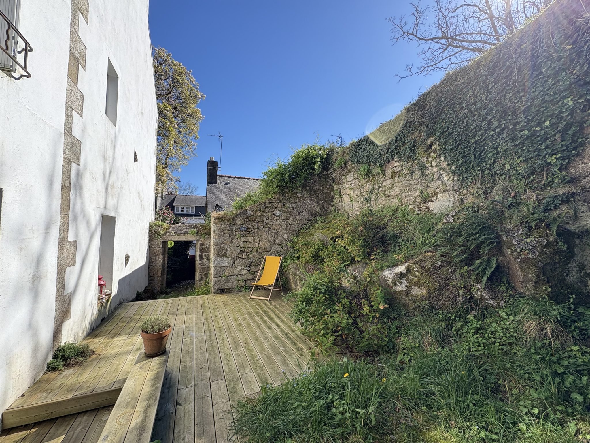 Au Coeur du Centre-Ville de Pont-Aven, Maison de Maître du XIXe Siècle Avec Jardin Clos de Murs. RARE!