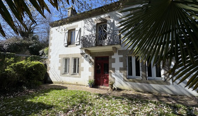 Au Coeur du Centre-Ville de Pont-Aven, Maison de Maître du XIXe Siècle Avec Jardin Clos de Murs. RARE!