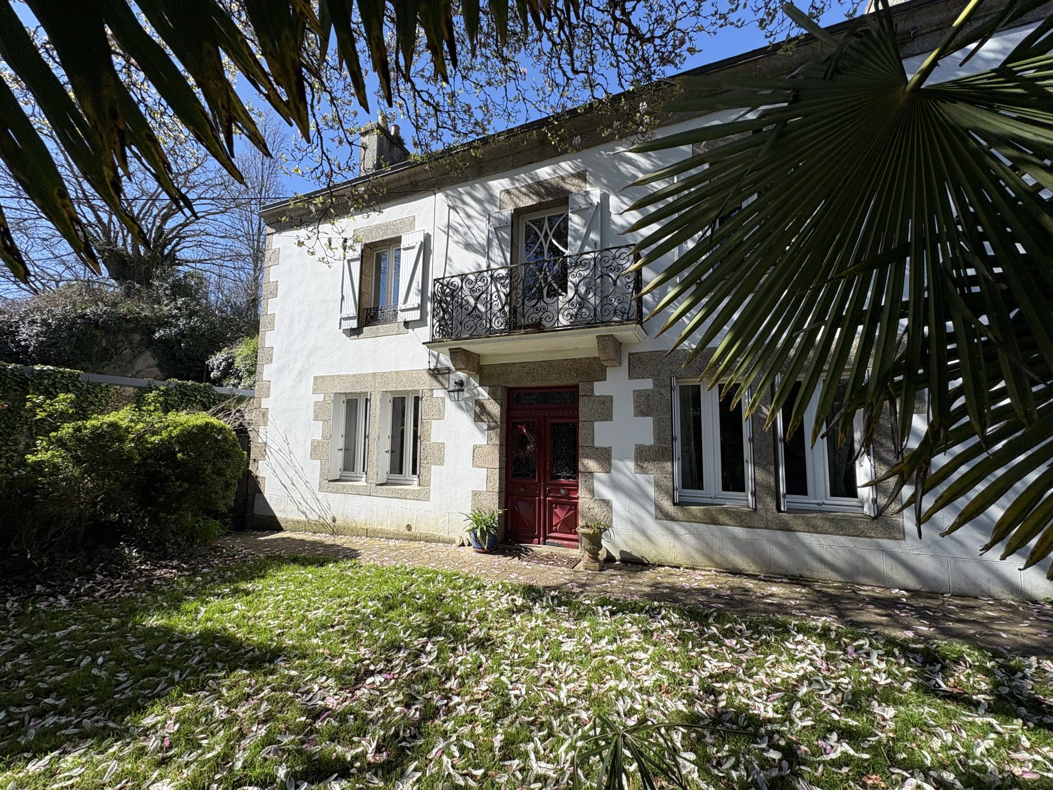 Au Coeur du Centre-Ville de Pont-Aven, Maison de Maître du XIXe Siècle Avec Jardin Clos de Murs. RARE!