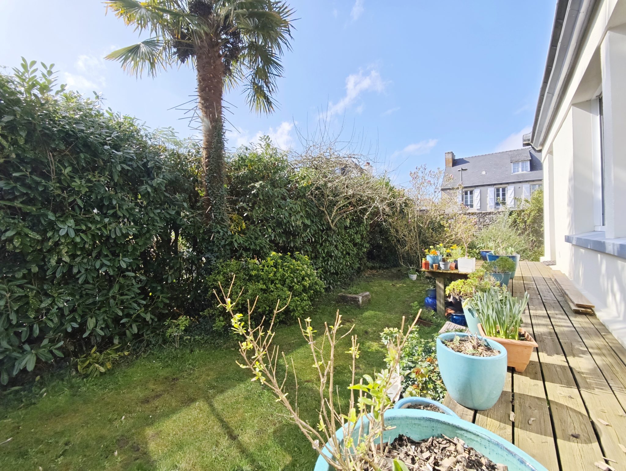 Quimper. Quartier Très Prisé de Locmaria pour Agréable Maison & son Jardin Clos de 700 m2.