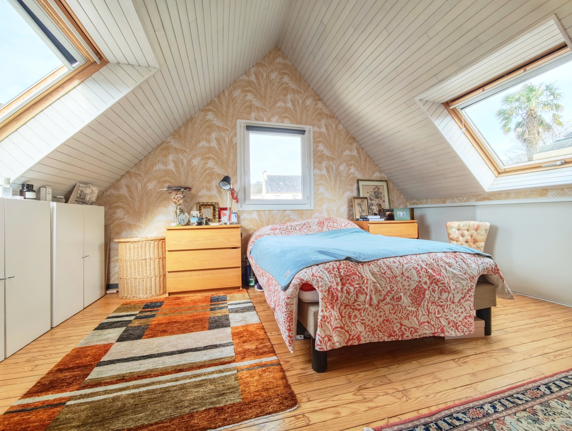 Quimper. Quartier Très Prisé de Locmaria pour Agréable Maison & son Jardin Clos de 700 m2.