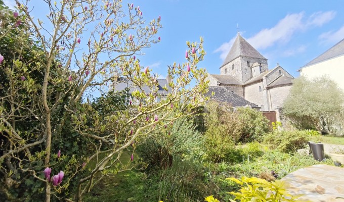 Quimper. Quartier Très Prisé de Locmaria pour Agréable Maison & son Jardin Clos de 700 m2.