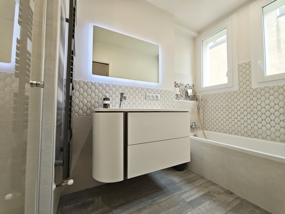 Quimper. Quartier Très Prisé de Locmaria pour Agréable Maison & son Jardin Clos de 700 m2.