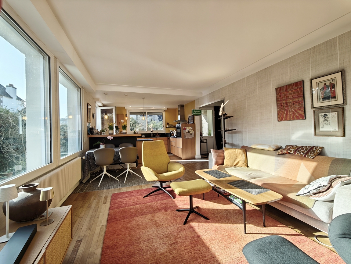 Quimper. Quartier Très Prisé de Locmaria pour Agréable Maison & son Jardin Clos de 700 m2.