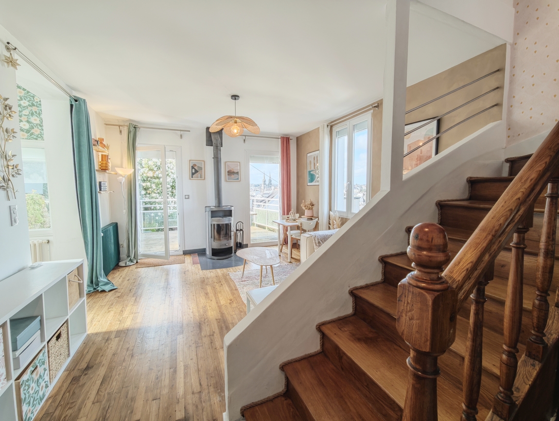 Quimper.”Coup de Coeur” pour Maison Cosy, 2 Chambres & Terrasse à la Vue Dégagée.