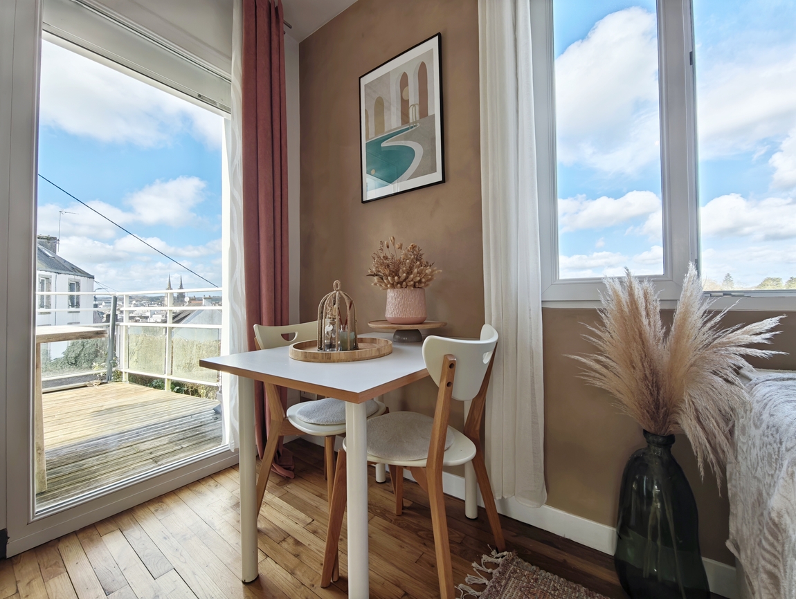 Quimper.”Coup de Coeur” pour Maison Cosy, 2 Chambres & Terrasse à la Vue Dégagée.